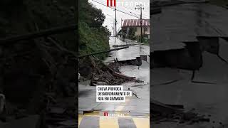 Chuva provoca desmoronamento de rua em Gramado [upl. by Mannes691]