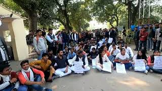 Allahabad University में Protest जारीuniversityofallahabad allahabaduniversityproteststudents [upl. by Norehc]