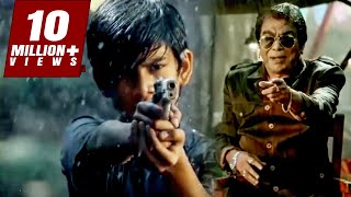 छोटे से बच्चे ने देखिये कैसे डेरिंग करके एक पुलिसवाले की जान बचायी  Allu Arjun Best Action Scene [upl. by Lal797]