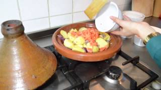 Recept Tajine vegetarisch  Koken met Mo Academy [upl. by Ellekim193]