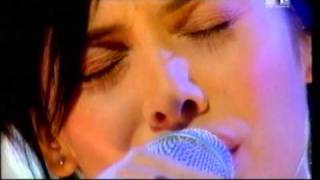 Natalie Imbruglia  Smoke Live 1998 [upl. by Yrruc]