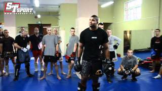 Alistair Overeem uczy jak kopać lowkicki [upl. by Kelvin778]