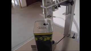 Riempitrice semiautomatica per olio  Volumetric Filler for edible oil [upl. by Senilec]