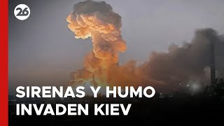 UCRANIA  Sirenas y humo invadieron Kiev tras ataques rusos [upl. by Mehsah802]