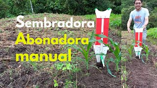 cómo funciona la Sembradora abonadora manual plantadeira matraca manual fertilizer seeder [upl. by Nicolea483]