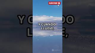 El Salar de Uyuni en Bolivia es el mayor desierto de sal del mundo [upl. by Ellenad]