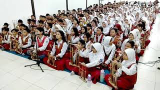 SDN 141 Lokajaya Bandung Bermain Angklung di Bale Seni Barli [upl. by Nivonod]