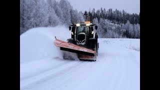 Lumen auraustaSnow PlowingSnöplogningSchneeräumungСнег работает на тракторе 2019 Nurmes [upl. by Clim]