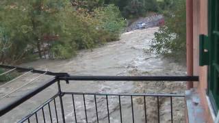 Alluvione Genova torrente Sturla 41111 dalle ore 12 alle 1430 [upl. by Ddet]