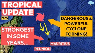 Dangerous amp Powerful Cyclone Expected to Hit Mauritius amp Réunion Belal [upl. by Tnilf455]