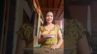 នំហ៊ីងឬនំប៉ោង video funny reels shorts like review eating food [upl. by Ecirtra384]