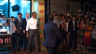 Ông Obama thưởng thức bún chả Hà Nội [upl. by Rockey6]