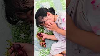 the grapes in the trash and the poor girl  do you help the poor 💔viral videos short videos shor [upl. by Imnubulo]