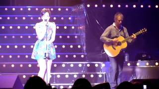 Naive Kooks cover by Lily Allen  Lotto Arena October 2009 HD [upl. by Pedaias]