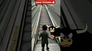 BOI DA CARA PRETA NA ESCADA ROLANTE humor viral trending funny memes [upl. by Bennett540]