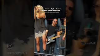 A bat bit singer Taylor Momsen in the middle of a show the shocking video of the moment [upl. by Laiceps857]