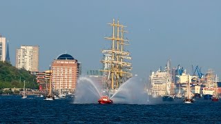 828 Hafengeburtstag Hamburg 2017  Auslaufparade  4KUHD [upl. by Licna]