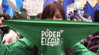 COLOMBIA despenaliza el ABORTO  EL PAÍS [upl. by Eednak]