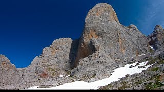 Subida al Picu UrrielluNaranjo de Bulnes Picos de Europa [upl. by Lodmilla]