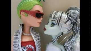 Monster High Love Stories Frankie and Deuce [upl. by Strang157]