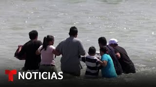 Cada vez más migrantes intentan cruzar por Piedras negras  Noticias Telemundo [upl. by Assirahc]