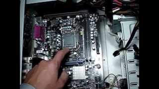 Montage des composants d un PC dans un boitier [upl. by Moshe762]