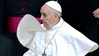 PAPA FRANCESCO CADE IN UN LAPSUS E DICE UNA PAROLACCIA DURANTE ANGELUS DOMENICA 2 MARZO 2014 [upl. by Akienaj868]