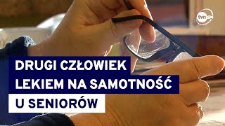 Lek na samotność seniorów Drugi człowiek Poszukiwani wolontariusze TVN24 [upl. by Stark182]