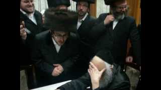 Lipa Schmeltzer Sings For Rav Elyashiv Ztquotl 98th Birthday [upl. by Farron39]