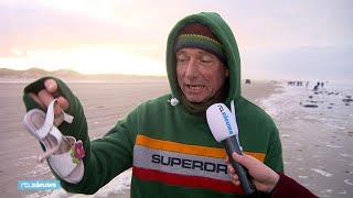 Tassen vol gratis spullen op strand Terschelling  RTL NIEUWS [upl. by Idleman]