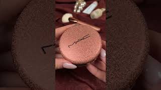 MAC®skinfinish sunstruck bronzer in radiant Light rosy [upl. by Otrevlig]