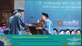 Aksi Lucu Graduan UIAM Ini Meriuhkan Satu Dewan Konvo [upl. by Coridon]