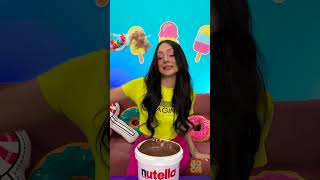 LECCA LECCA GIGANTE VS NUTELLA 😱 cibo sfida [upl. by Semela]