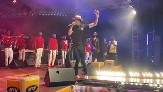 Safarel obiang danse sur scène avec fally ipupa à Abidjan [upl. by Hermina916]