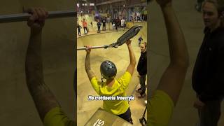 J’offre ma trottinette freestyle au skatepark  scoot2street tricks [upl. by Winfred]