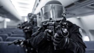 LASSAUT GIGN Marignane  Roland Môntins chef de groupe GIGN interview par Sigrid CONRAD [upl. by Gladwin879]