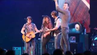 Keith Urban and Lady Antebellum sing quotSeven Bridges Roadquot [upl. by Pricilla864]