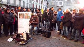 Marcello Calabrese  street guitarist  quotShine On You Crazy Diamondquot live in Bergamo 2017 [upl. by Amri]