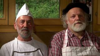 Traditionelles Backen im Steinbackofen [upl. by Aitnom]