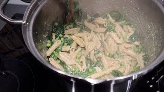 1 april  vegan pesto pasta recept  Vloggloss 1603 [upl. by Noby474]