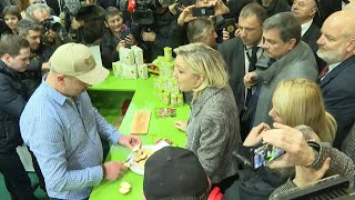 Marine Le Pen visite à son tour le Salon de lagriculture  AFP Images [upl. by Ynez]