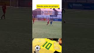 O Brasileiro é realmente fenômeno  Dando aula aos gringos Soccer Skills [upl. by Atnoved]