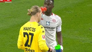 Play was stopped during Augsburg vs Mainz so Moussa Niakhaté could break his Ramadan fast 👏 [upl. by Paulson]