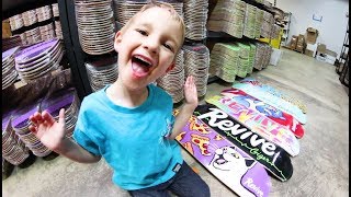 5 YEAR OLD PICKS OUT NEW SKATEBOARD SETUP [upl. by Atinauj]