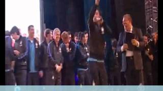 Nagatomo canta quotChi non salta rossonero èquot  Pinzolo 2011 [upl. by Anisamoht]