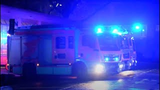 Früh morgendlicher Einsatz  FustKw  erweiterter Löschzug Feuerwehr Köln Wache 1 [upl. by Ennaitak]