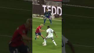 La feinte de corps de Dembélé 🤯 ligue1mcdonalds ligue1 football foot psg dembele [upl. by Onabru]