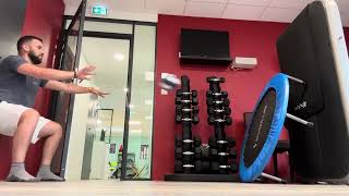 Exercice de la chaise en musculation [upl. by Yhtac]