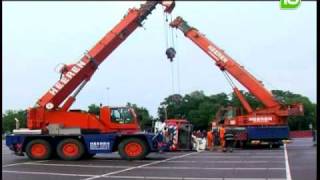 Hoogwerker brandweer kantelt in Roosendaal [upl. by Ebbarta]