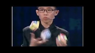 12yearold boy from China solves three Rubik’s cubes while juggling them [upl. by Akiram]